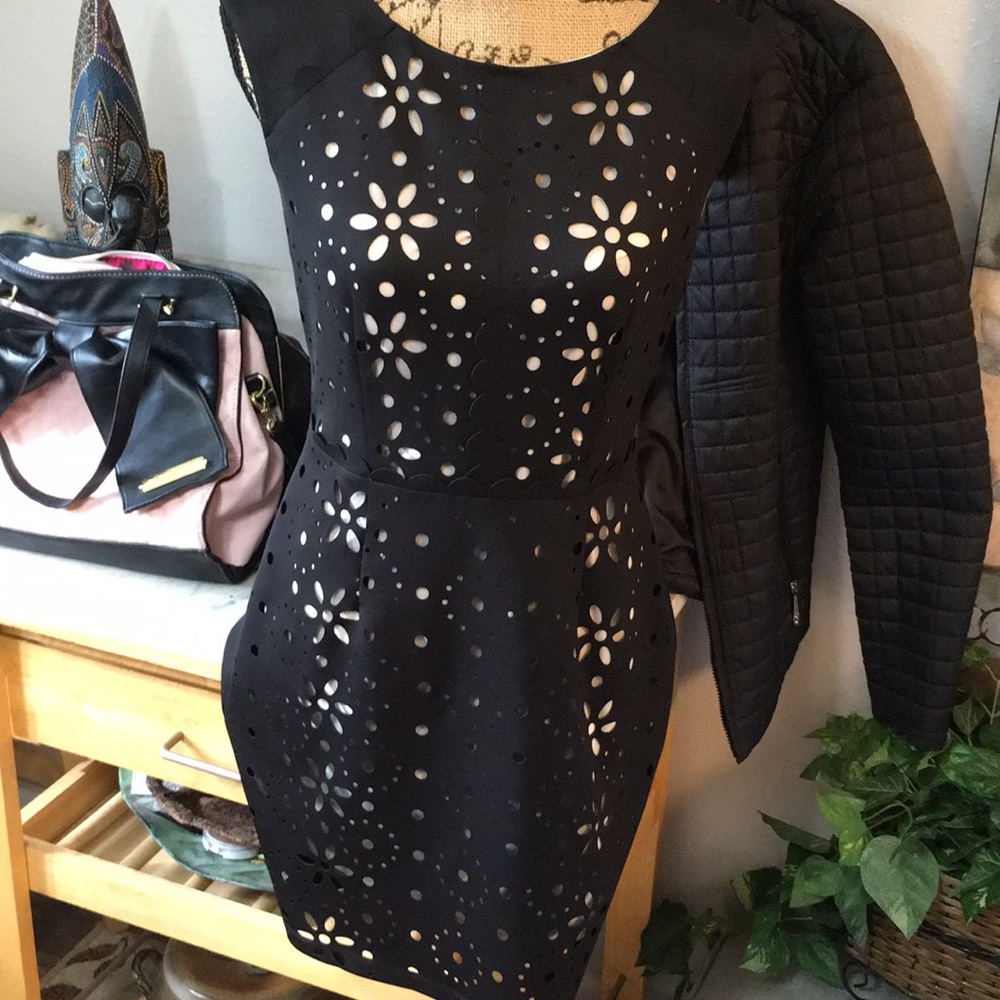 Betsey Johnson Black Laser Cut Ivory Lined Shift 8 - Picture 2 of 8